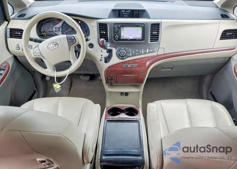 2012 Toyota Sienna Xle z USA, uszkodzony, nr VIN 5TDYK3DC9CS274298